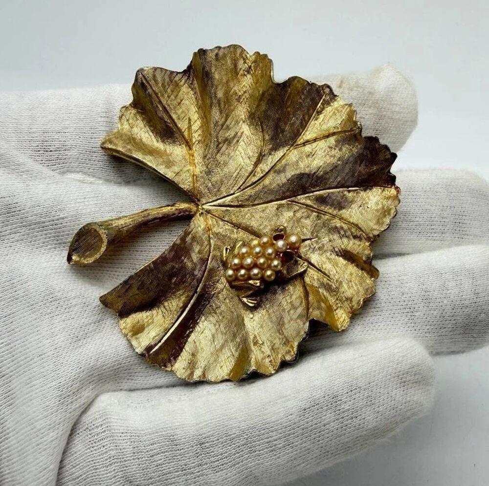 Vintage Ledo 1962 Gold Tone Leaf Brooch Faux Pearl Ladybug Red Eyes Signed Pin